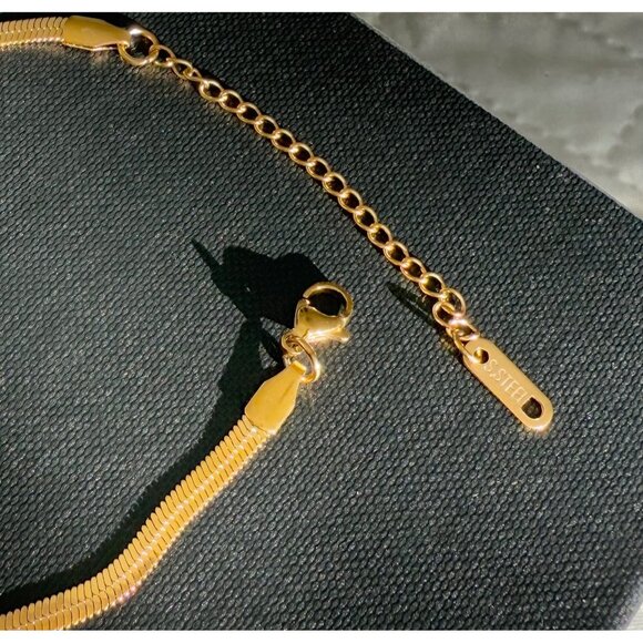 Gold Plated Snake Chain Herringbone Bracelet With Lobster Clasp New in a Box - Picture 9 of 15